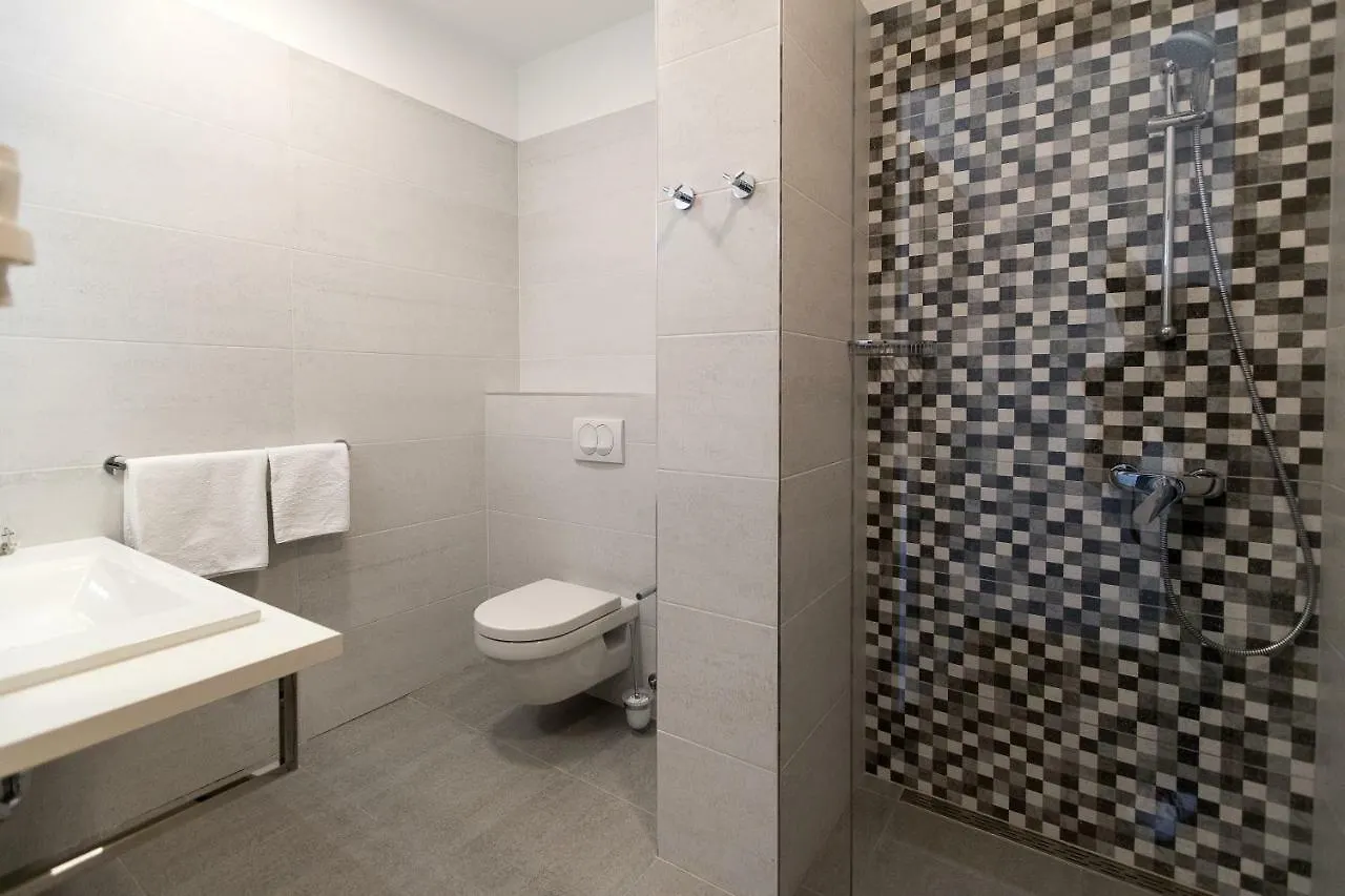 Pansion Preza Hotell Selce Kroatien